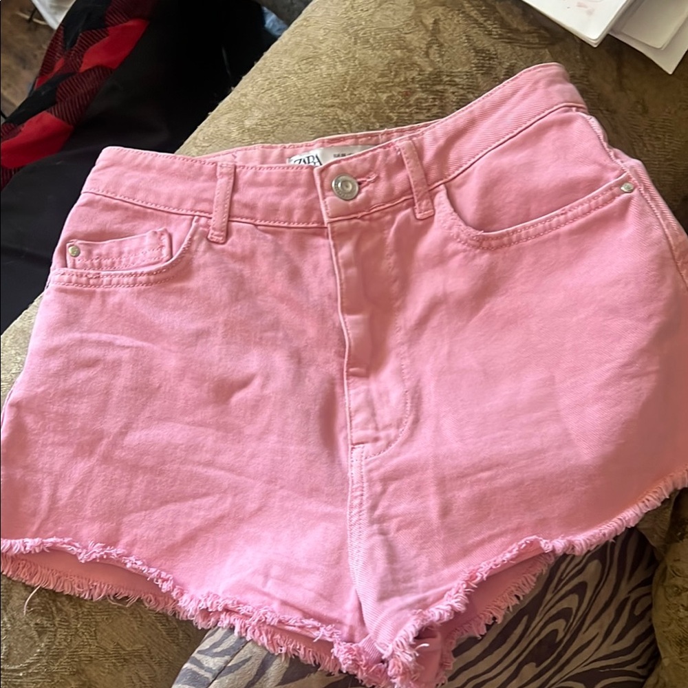 Zara Pink Jean Shorts with Frayed Hem great fun look for Summer size 4